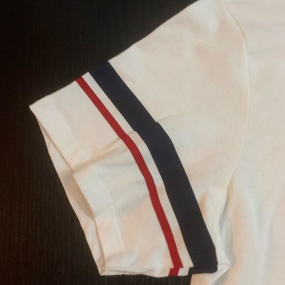 NWT Tommy Hilfiger T-shirt - Picture 4 of 6